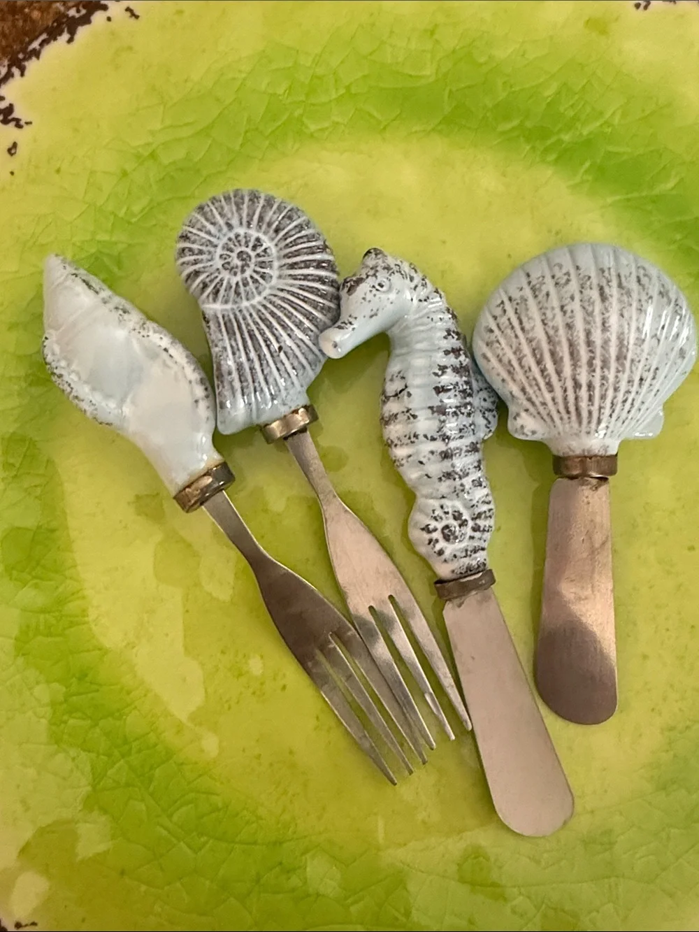 Coastal Seashell Cheese Serving Set with White Ceramic Handles